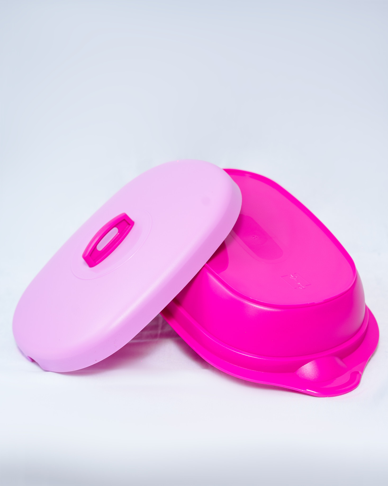 OVAL BOWL WITH A LID (PINK) Image 3